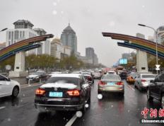 北京初雪首个早高峰：二环内严重拥堵 多个航班取消